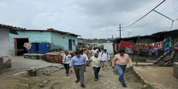 जलभराव प्रभावित परिवारों से लगातार संपर्क रखें अधिकारी : अनुभव सिंह