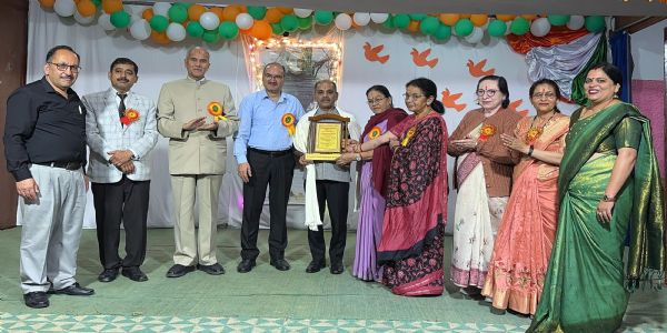शिक्षाविद् भैया जी की 16वीं पुण्यतिथि पर शिक्षक आलोक को प्रताप भैया सम्मान