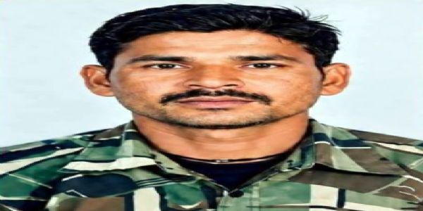 डंडों से पीटकर पत्नी की हत्याए चार बच्चों को छोड़ फरार हुआ पति