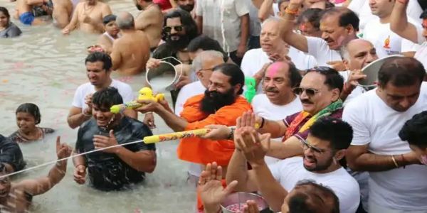 हरकी पैड़ी पर धूमधाम से मना मुल्तान ज्योत महोत्सव, गंगा संग खेली गई दूध की होली