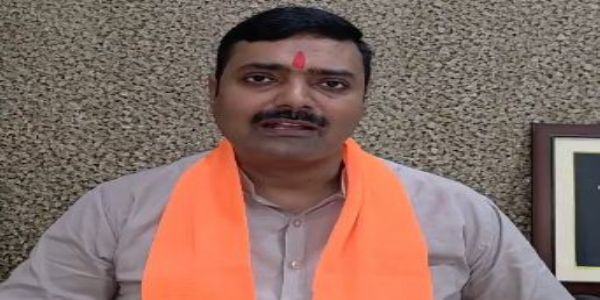 सपा में कार्यकर्ता सिर्फ दरी बिछाने के लिए, सारे पद सैफई कुनबे के पास : राकेश त्रिपाठी