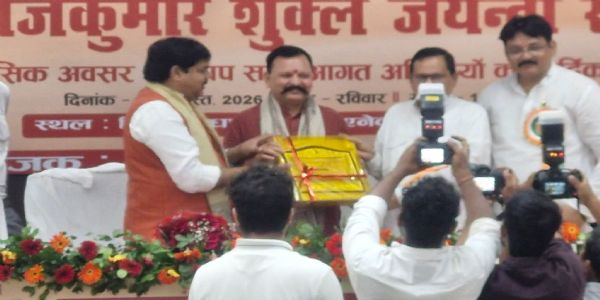 डॉ दिवाकर राय को मिला पंडित राजकुमार शुक्ल साहित्य शिखर सम्मान