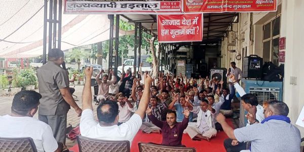 गुरुग्राम: सफाईकर्मियों की मांगें नहीं मान रही सरकार, कर सकते हैं अनिश्चितकालीन हड़ताल