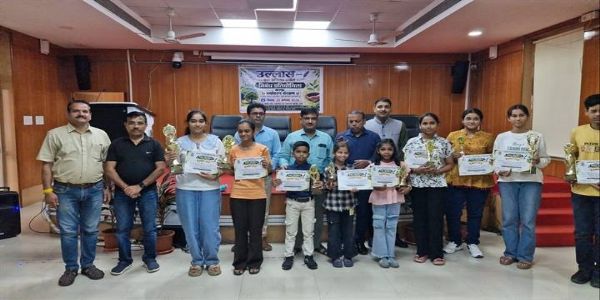 इंदौरः हाईकोर्ट में “उल्लास-एक अभिनव प्रयोग” के अंतर्गत पर्यावरण संरक्षण विषय पर निबंध प्रतियोगिता संपन्न