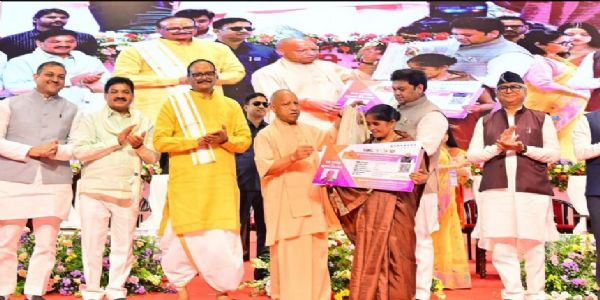 मुख्यमंत्री ने रसोइयों को दी सौगात, बढ़ाया मानदेय, कैशलेस चिकित्सा कार्ड और बीमा सुविधा का ऐलान
