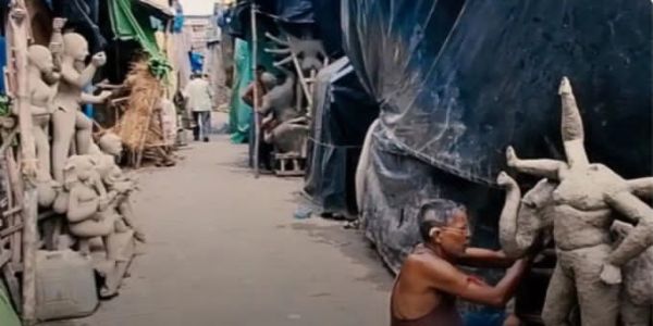 पूजा से पहले नए रूप में सजने जा रहा कुमोरटुली घाट