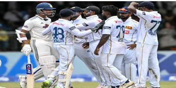 मैदान पर आपस में भिड़ गए यशस्वी जायसवाल और असिथा फर्नांडो मैदान पर आपस में भिड़ गए यशस्वी जायसवाल और असिथा फर्नांडो
