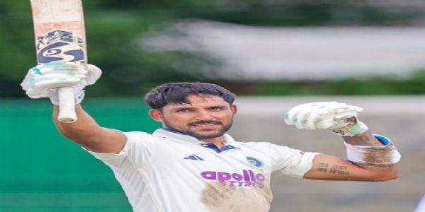शतक लगाने के बाद जश्न मनाते जुरेल शतक लगाने के बाद जश्न मनाते जुरेल