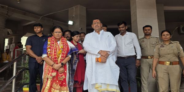 मां विंध्यवासिनी के दरबार पहुंचीं ओडिशा की उपमुख्यमंत्री, विधि-विधान से किया दर्शन-पूजन