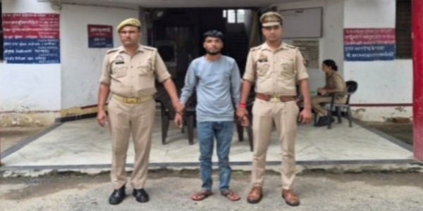 पुलिस ने 15 हजार के इनामी वांछित गांजा तस्कर को किया गिरफ्तार