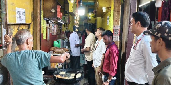 खाद्य सुरक्षा विभाग ने की 35 प्रतिष्ठानों में खाद्य पदार्थों की जांच