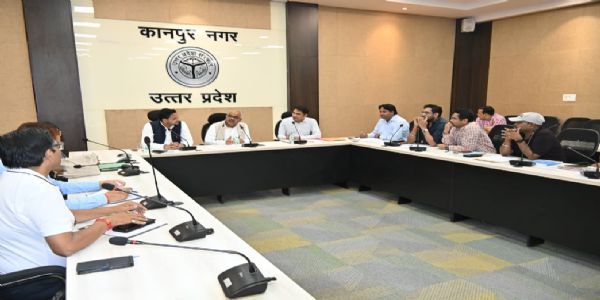 माध्यमिक विद्यालयों से गुजर रही विद्युत लाइनों का होगा स्थलीय सत्यापन : जिलाधिकारी