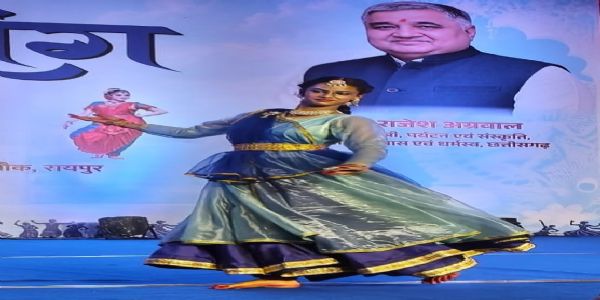 घुमड़ते बादलों के बीच मुक्ताकाशी मंच पर साकार हुआ ‘पावस प्रसंग’