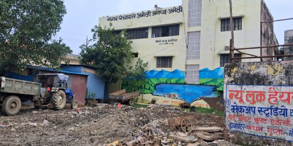 सफाई के बजाय कूड़े का ढेर, रामलीला मैदान बना डंपिंग यार्ड