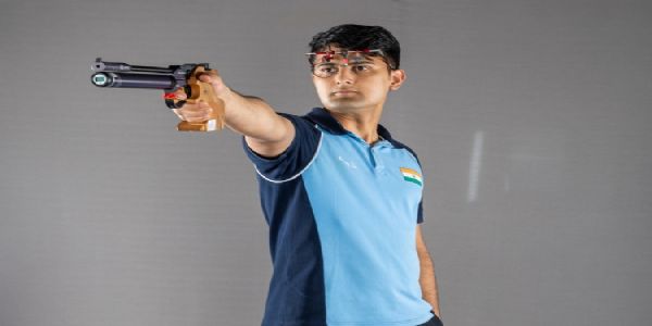 रोज 14 किमी साइकिल चलाने वाला आकाश अब एशियाई खेलों में लगाएगा निशाना रोज 14 किमी साइकिल चलाने वाला आकाश अब एशियाई खेलों में लगाएगा निशाना