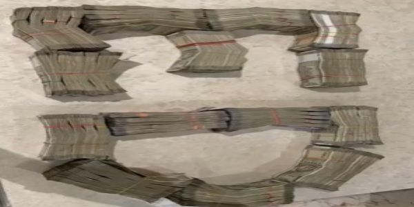ईडी की छापेमारी में मुजफ्फरनगर और गाजियाबाद से 1.1 करोड़ रुपये नकद, डिजिटल उपकरण और दस्तावेज बरामद। ईडी की छापेमारी में मुजफ्फरनगर और गाजियाबाद से 1.1 करोड़ रुपये नकद, डिजिटल उपकरण और दस्तावेज बरामद।