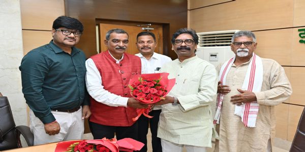 मुख्यमंत्री से सरायकेला-खरसावां जिला शतरंज संघ के प्रतिनिधियों ने की मुलाकात