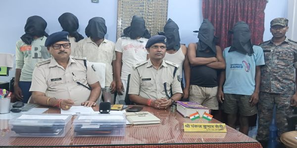 नवादा में ठगी करते सात साइबर अपराधियों को पुलिस ने किया गिरफ्तार