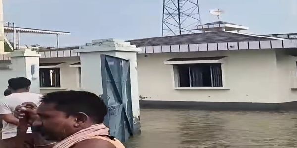 काजीकोरैया-राघोपुर बांध ध्वस्त, एक हजार से अधिक घर डूबे, 5 हजार की आबादी प्रभावित