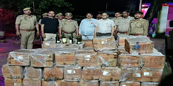 प्रयागराज में 981 लीटर अवैध शराब बरामद, चालक पिकअप छोड़कर फरार