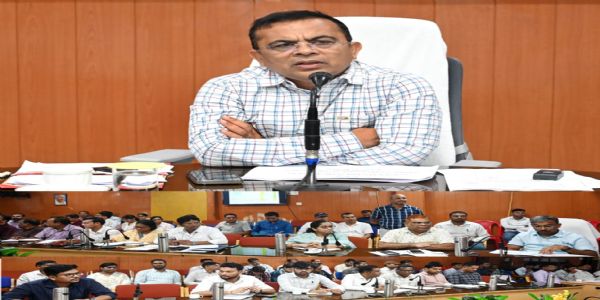 अकलतरा में नक्शा बटांकन की धीमी प्रगति पर कलेक्टर नाराज