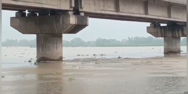 कानपुर : पहाड़ी बारिश का असर, गंगा चेतावनी बिंदु के पार, 114.10 मीटर पहुंचा जलस्तर