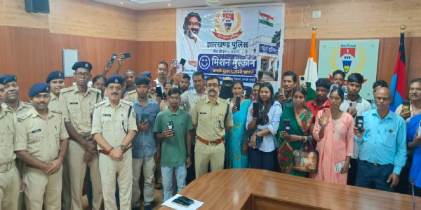 मिशन मुस्कान के तहत 53 गुम मोबाइल बरामद, एसपी ने वास्तविक धारकों को लौटाए