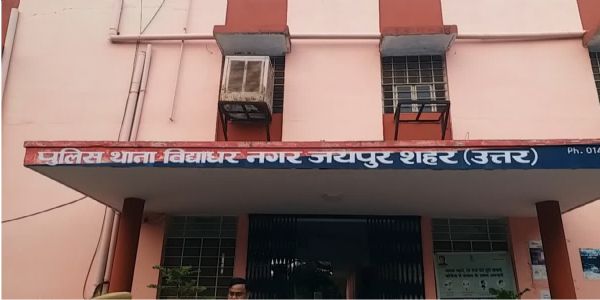 राजीनामे के बहाने बुलाकर दो भाइयों पर चाकू से हमला