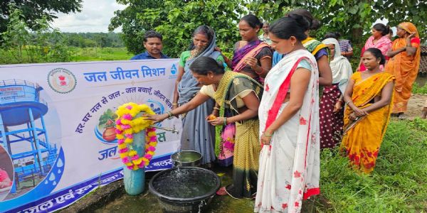 जल अर्पण दिवस पर ग्रामीणों ने लिया जल संरक्षण का संकल्प