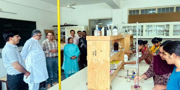 फतेहाबाद : विधायक बलवान सिंह ने महिला कॉलेज भोडियाखेड़ा का किया औचक निरीक्षण