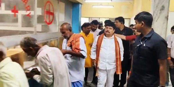 मंत्री अर्जुन सिंह ने किया तारापुर अस्पताल का निरीक्षण