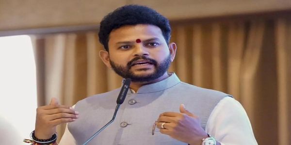 सरकार सभी पायलटों के लिए रैंडम ड्रग टेस्ट पर कर रही विचार : राममोहन नायडू