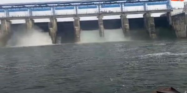 ब्रह्मानंद मौदहा बांध में बजा शायरन, नहीं हुए फाटक बंद