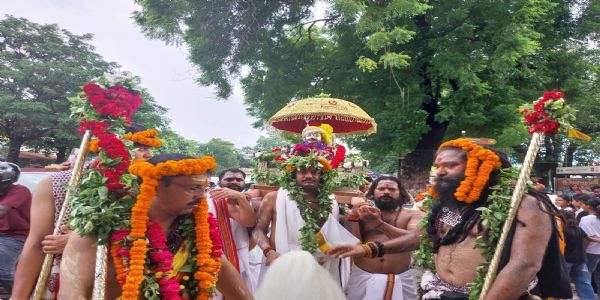 वाराणसी : ससुराल में सपरिवार पहुंचे चंद्रमौलीश्वर, बौद्ध परिपथ पर गूंजा हर-हर महादेव