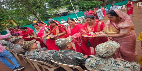 साहू समाज की बहनों ने वीर जवानों को बांधी राखी, रक्षा सूत्र से बढ़ाया हौसला