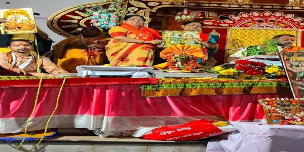 महाभारत कालीन पांडेश्वरनाथ मंदिर में श्री रामकथा का समापन,प्रसाद में बांटे तुलसी के पौधे