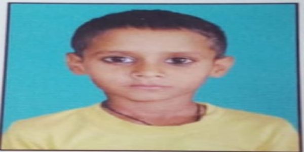 बारिश में दीवार भरभराकर गिरी, मलबे में दबकर बच्चे की मौत