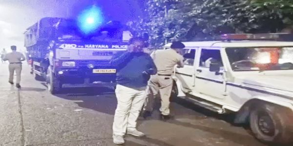 फरीदाबाद : कूड़ा उठाने आई जेसीबी को हड़ताली कर्मियों ने रोका, हुआ हंगामा