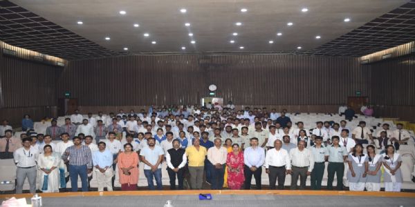 धातुकर्म एवं पदार्थ विज्ञान क्विज में लिटिल फ्लावर स्कूल बना विजेता