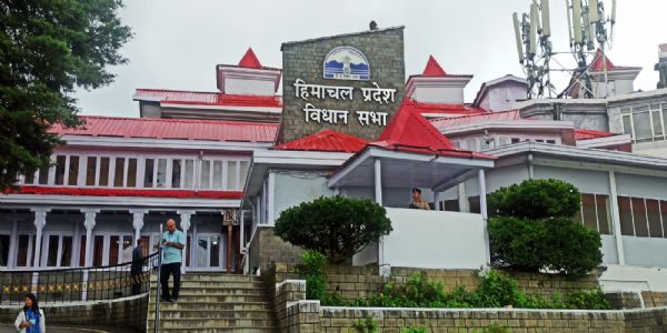रोजगार के मुद्दे पर सदन में तनातनी, जवाब से असंतुष्ट भाजपा ने बाहर आकर की नारेबाजी