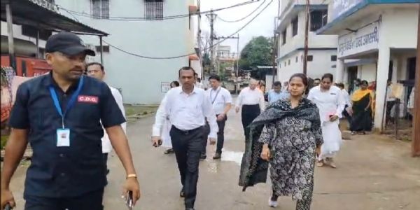 मेडिकल कॉलेज अस्पताल में कलेक्टर का औचक निरीक्षण, सीपेज की समस्या दूर करने 50 लाख रुपये स्वीकृत