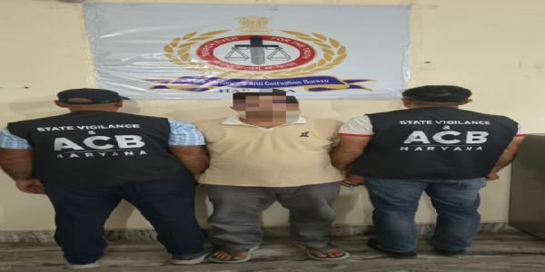 नूंह में रिश्वत लेते जिला कल्याण कार्यालय का सेवादार गिरफ्तार