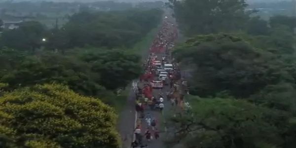 सीहोर में सीवन नदी से कुबेरेश्वरधाम तक आस्था का महासैलाब सीहोर में सीवन नदी से कुबेरेश्वरधाम तक आस्था का महासैलाब