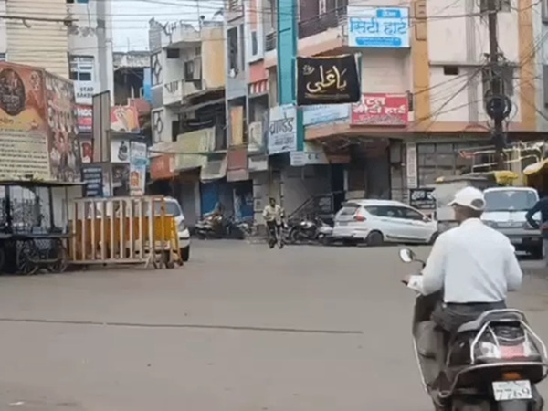 धार शहर में दुकानें रहीं बंद धार शहर में दुकानें रहीं बंद