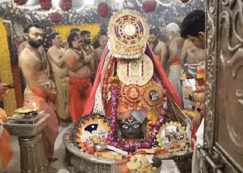 महाकालेश्वर मंदिर में रक्षाबंधन पर (फाइल) महाकालेश्वर मंदिर में रक्षाबंधन पर (फाइल)