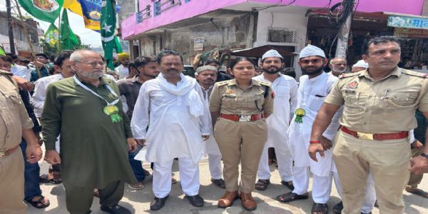 ईद मिलादुन्नबी पर चकिया चकनिरातुल से निकला जुलूस