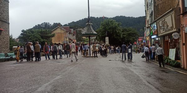 हिमाचल में फिर भारी बारिश का अलर्ट, भूस्खलन से 82 सड़कें बंद