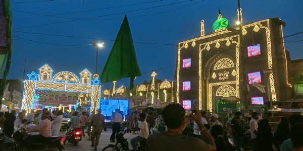 जौनपुर में हर्षोल्लास से मनाया गया ईद मिलादुन्नबी, निकला ऐतिहासिक जुलूस