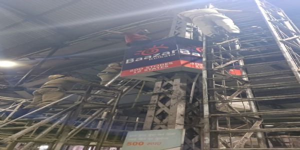हावड़ा रेलवे स्टेशन के दक्षिण कॉनकोर्स की छत पर चढ़ा व्यक्ति, दमकल कर्मियों ने सुरक्षित नीचे उतारा