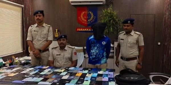 बांग्लादेश तस्करी से पहले 133 एंड्रॉयड मोबाइल बरामद, गिरफ्तार युवक को सात दिनों की पुलिस हिरासत